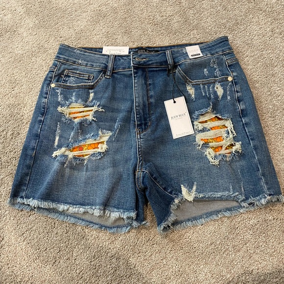 Judy Blue Printed Pocket Lining High Rise Cut Off Shorts - Picture 1 of 4